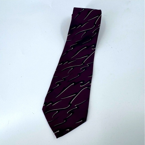 Giorgio Armani Red / Black 100% Silk luxury Tie - Picture 3 of 5